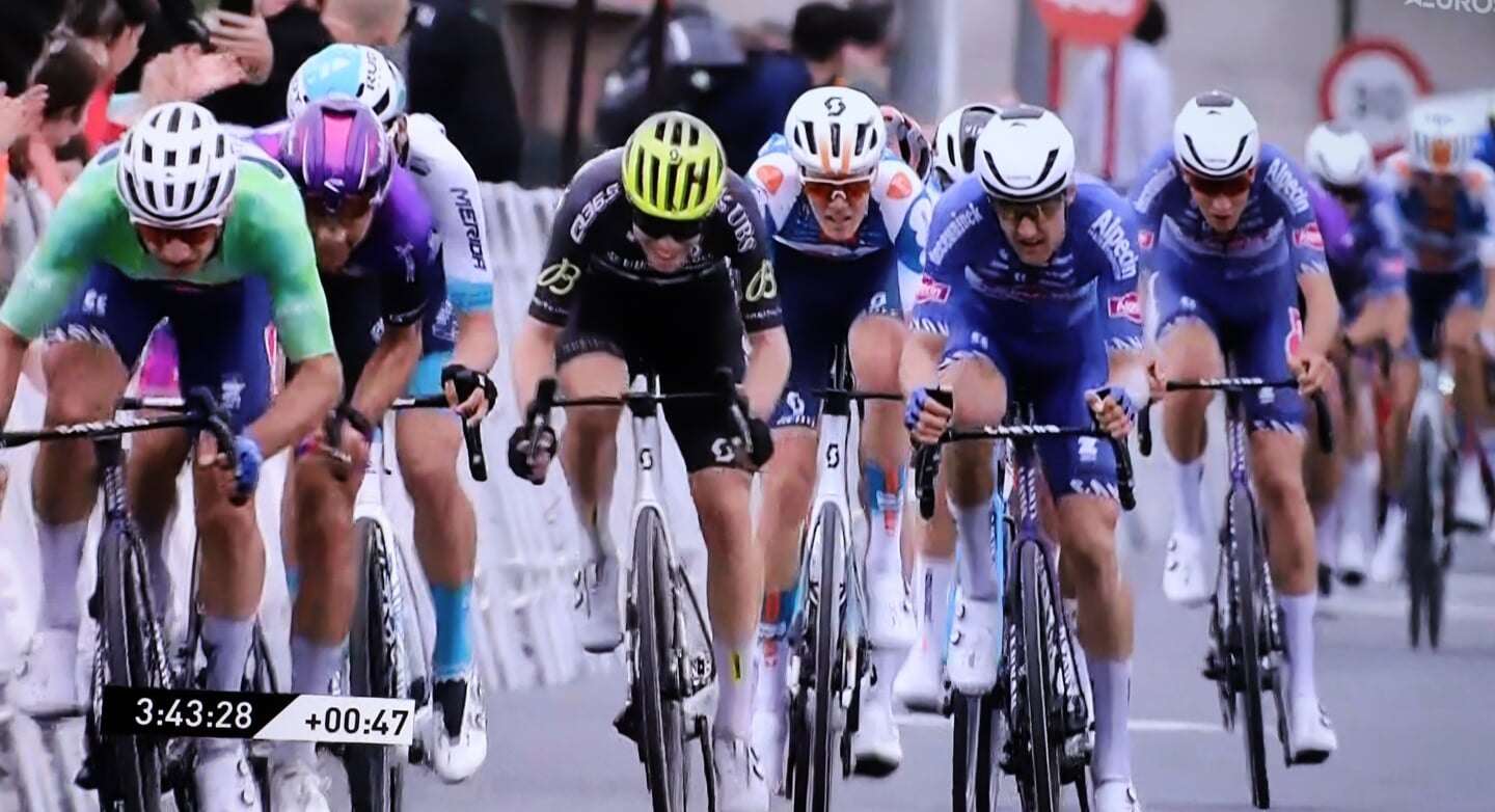 Sprint in de vijfde etappe van de Ronde van Baskenland die werd gewonnen door Romain Gregoire.