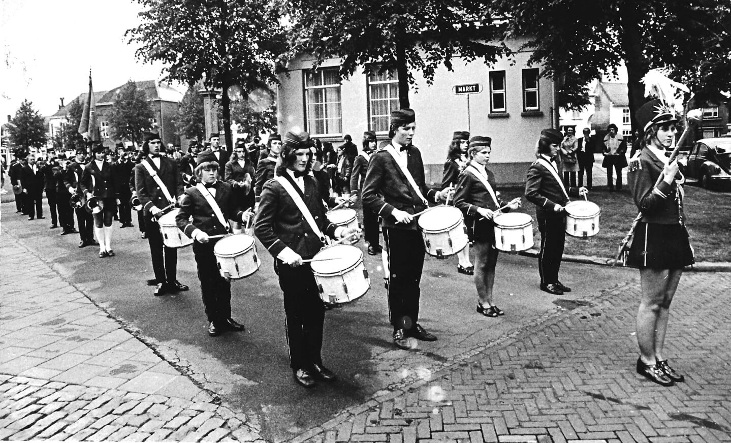 Drumband Oranje Wouw in 1972.