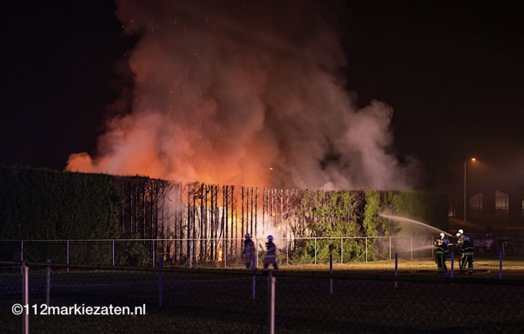 Brand in een carport met campers aan Zandfort in Hoogerheide.