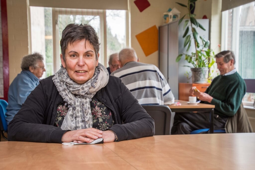 Jenny van Eekelen is blij dat de ouderensoos in 't Weike kan doorgaan. 