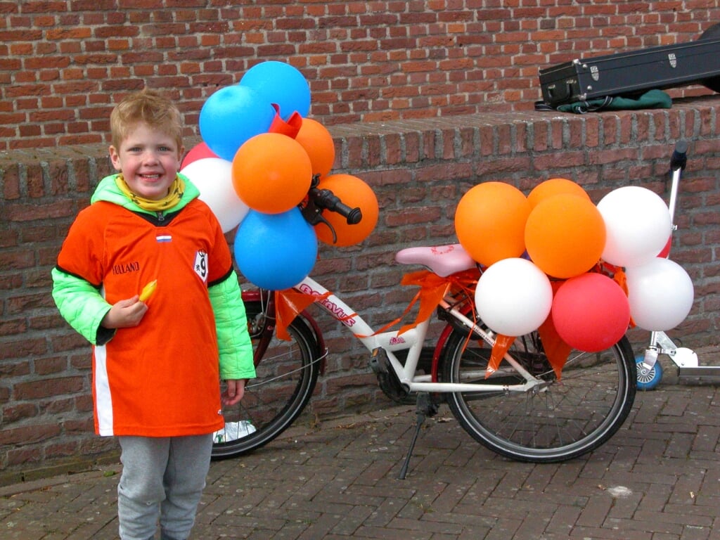 Je fiets vrolijk versieren en vervolgens fotograferen kan weer voor Koningsdag in Lepelstraat.