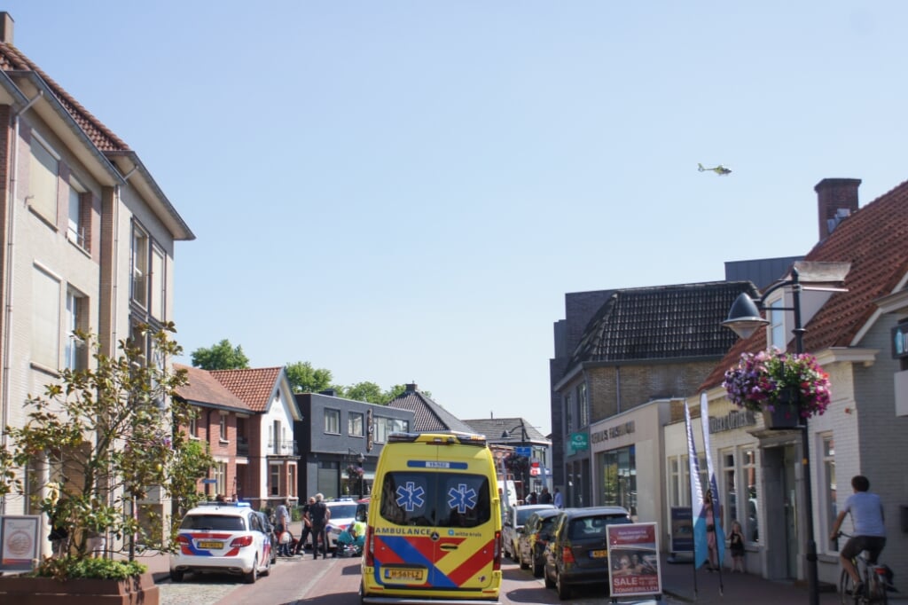 In de Raadhuisstraat in Hoogerheide raakte een vrouw ernstig gewond bij een ongeval.
