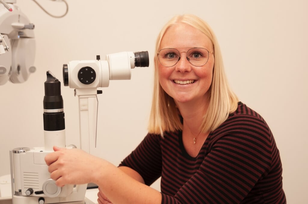 Orthoptist en optometrist Janicke (foto: Robbert Kok).