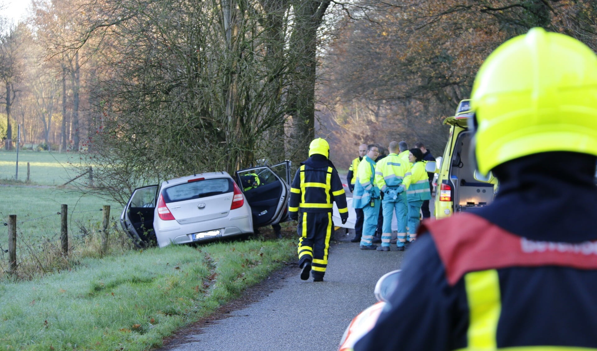 Op de Schaafsebosweg in Heijen is vanochtend een automobilist verongelukt. (foto: SK-Media)