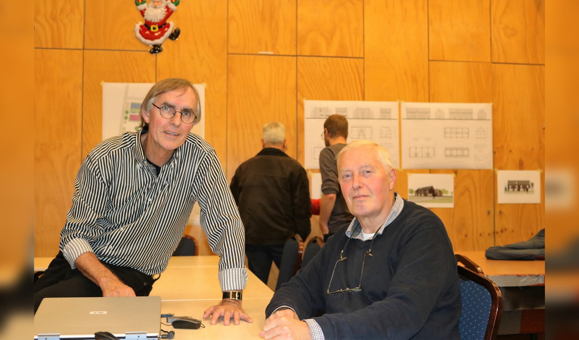 Mathieu Bulkens (links) en Jan ten Broeke, voorzitter van de Bewoners Vereniging Velp.