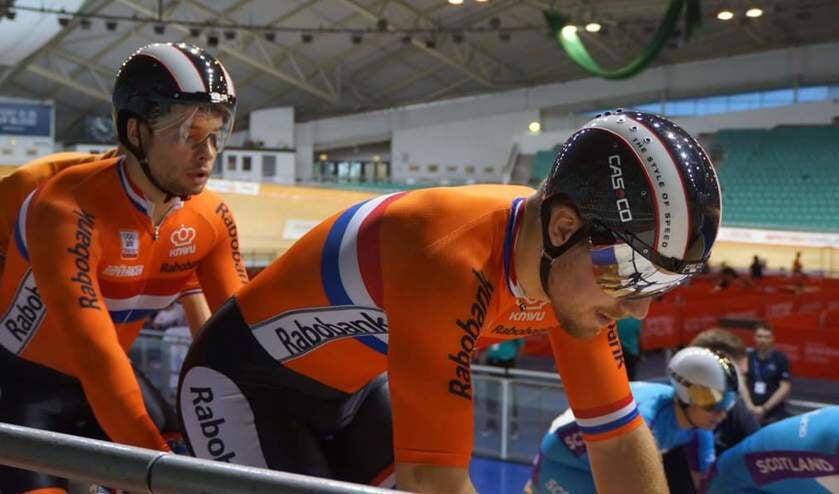 Tommy van den Eijnde (links) met zijn fietspartner Yorick Bos (foto Cees de Vries).