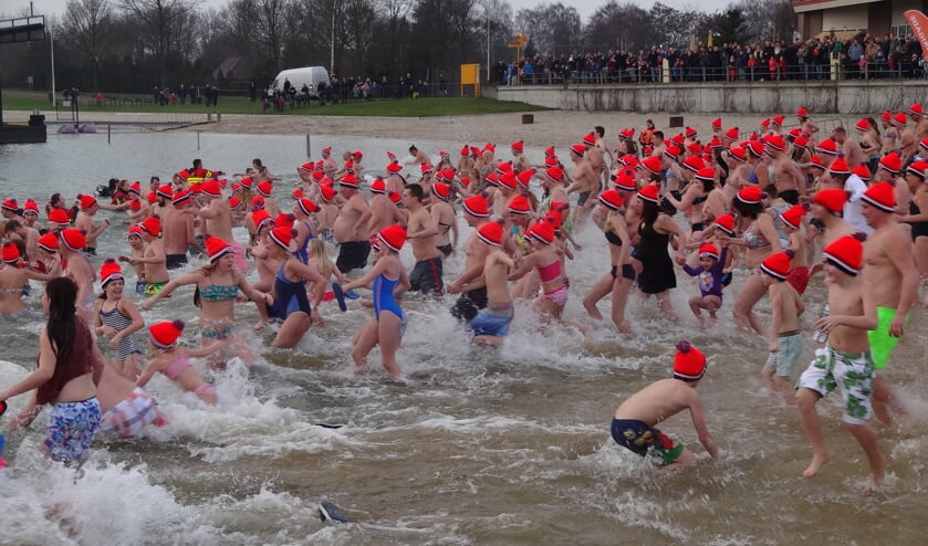 Frisse start van 2016 met Nieuwjaarsduik op Hemelrijk