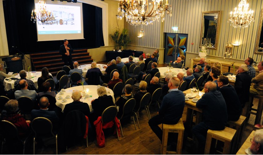 Gericht huurwoningen bouwen voor jongeren, was één van de onderwerpen tijdens het afgelopen week gehouden Politiek Café in Boxmeer. (foto: Ingrid Driessen)