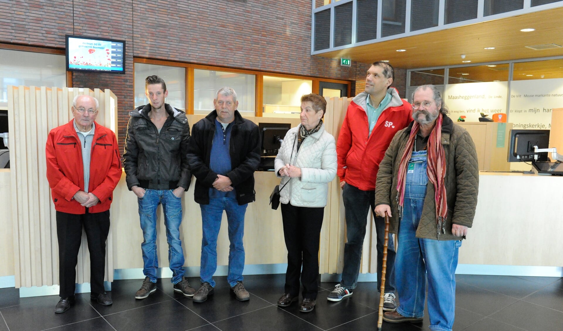 Omwonenden van de Wim de Körverstraat kregen bij hun protest bijval van de SP. (foto: Ingrid Driessen)