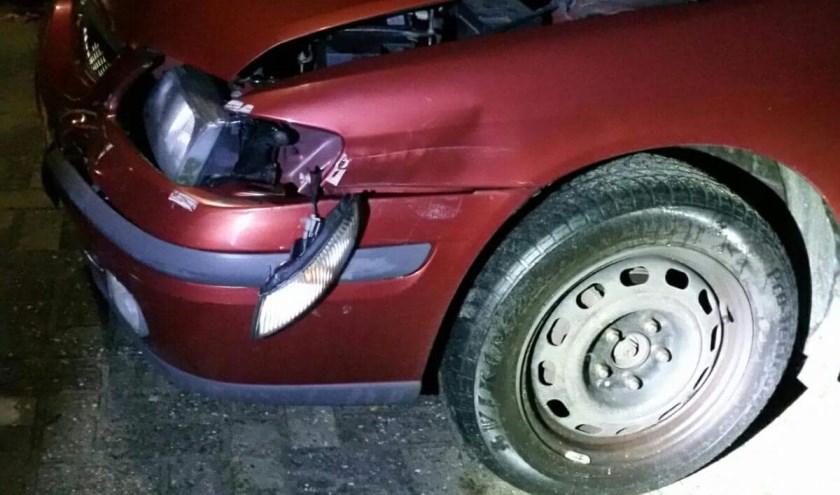 Schade aan geparkeerde auto in Cuijk. (foto: Politie Cuijk)