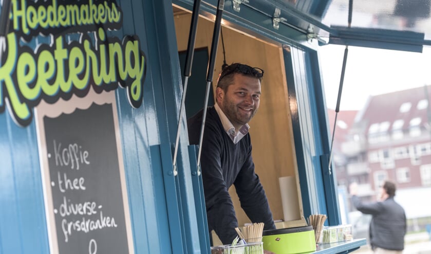 Vanuit de 'Keetering' wordt gezorgd voor een kopje koffie of thee op de bouwplaats.