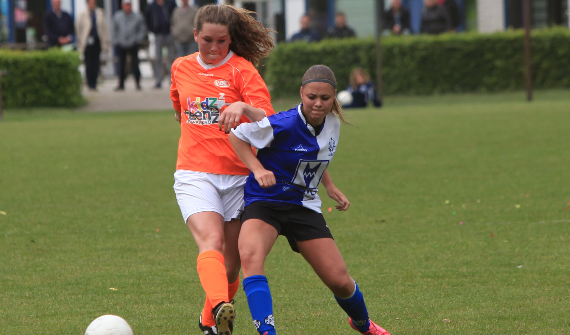 Vrouwen van VOW zoeken met spoed trainer (Foto: Peter Kuijpers)