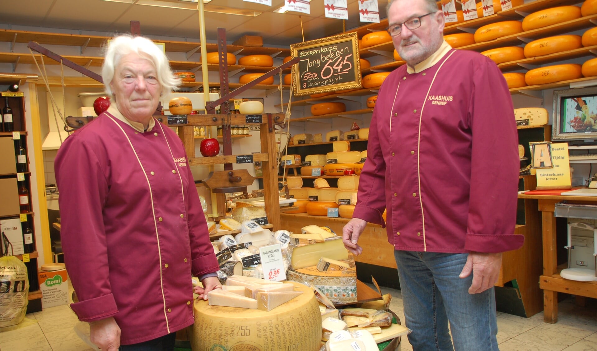 Johan en Emilie Raateland zijn de experts op gebied van kaas. (tekst en foto: Jos Gröniger)