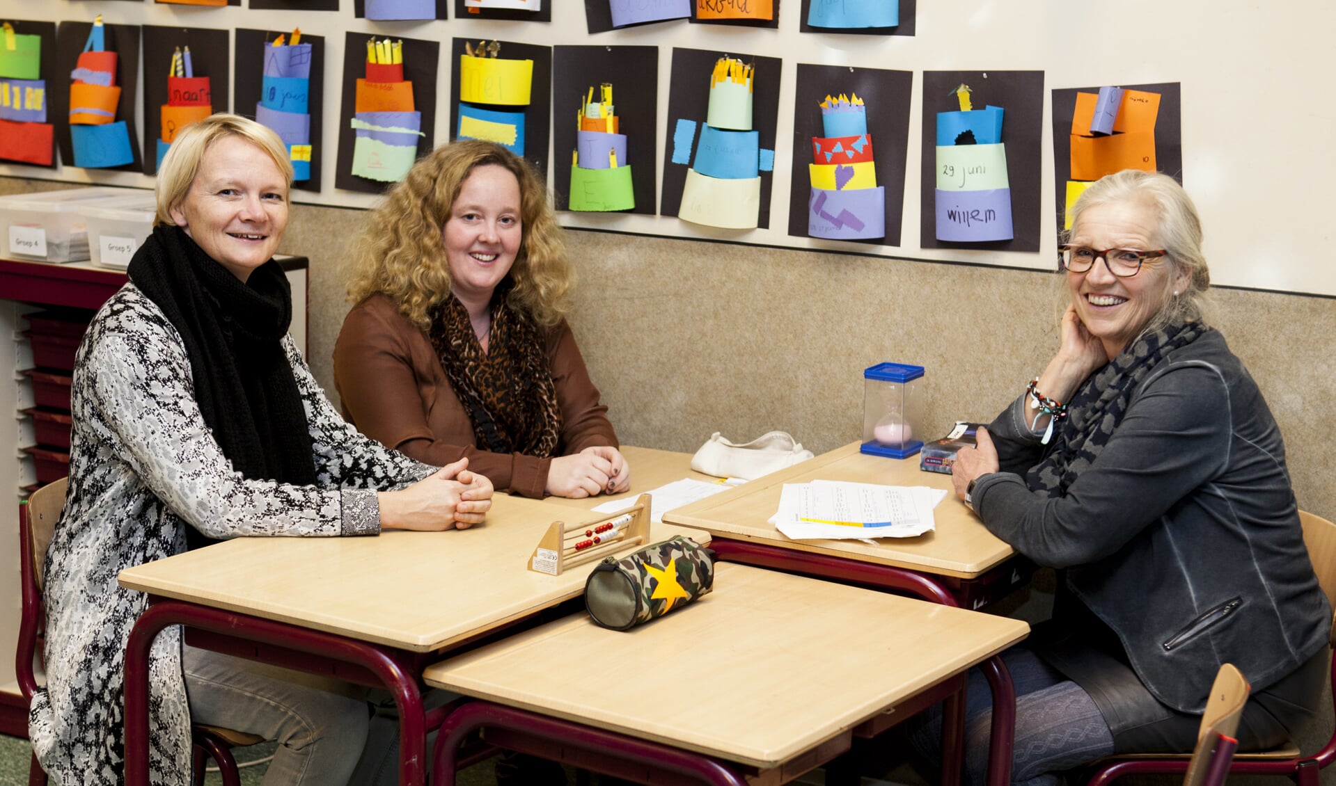 Ouders en leraren gaan op de Lindekring in gesprek over 'zeven essenties'. (foto: Diana Derks)