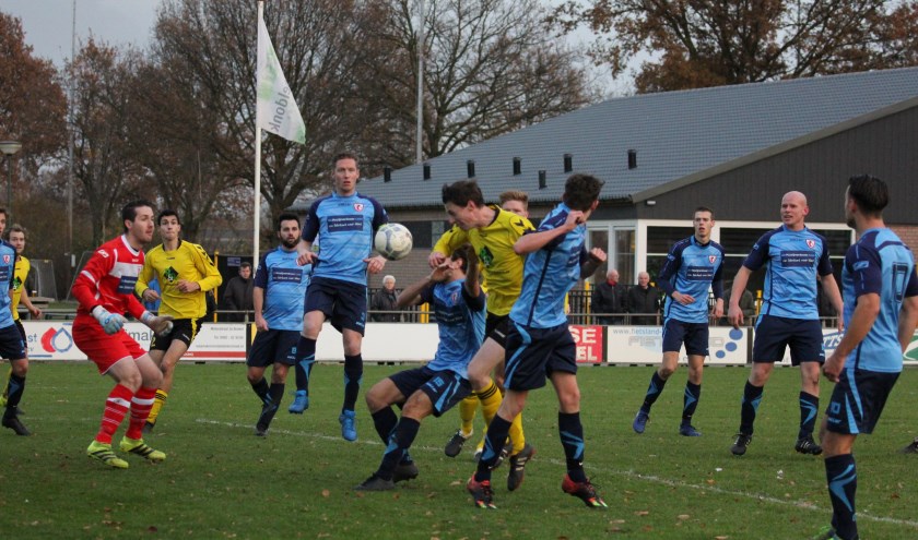 De KNVB overweegt de competitie in het seizoen 2017-2018 pas op 23/24 september te laten starten. (foto: Peter Kuijpers)