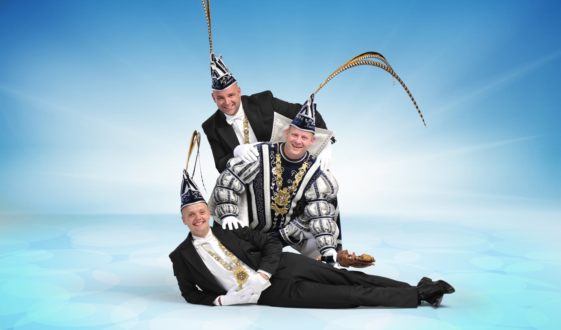 Adjudant Nico (liggend), Prins Robert en Adjudant Jan: een geweldig gezellig trio.