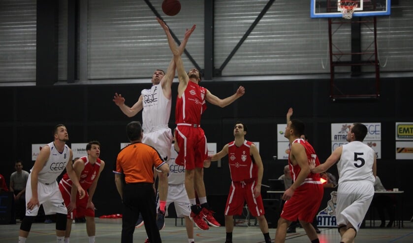 Attacus won ruim van het Tilburgse Pendragon (Foto's Peter Kuijpers)