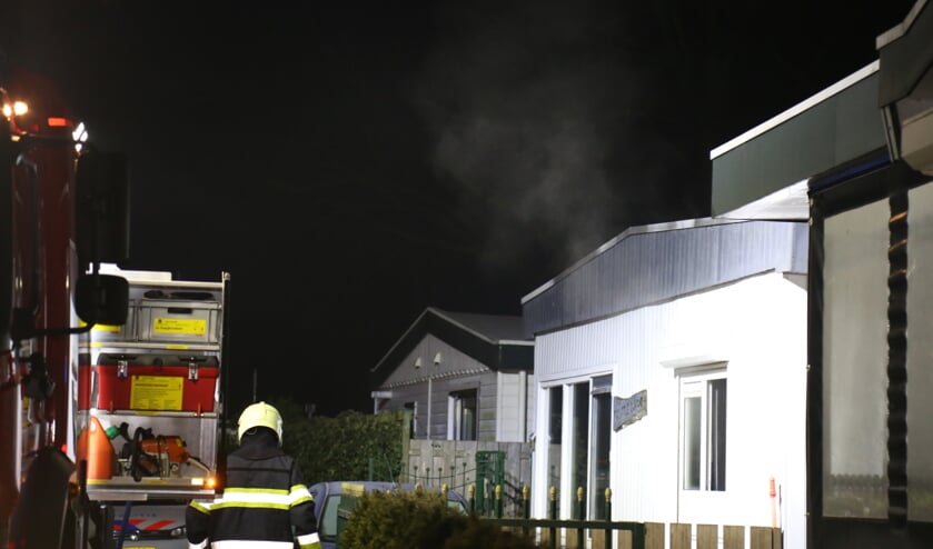 Chalet brandt volledig uit van binnen (Foto : Maickel Keijzers / Hendriks multimedia )