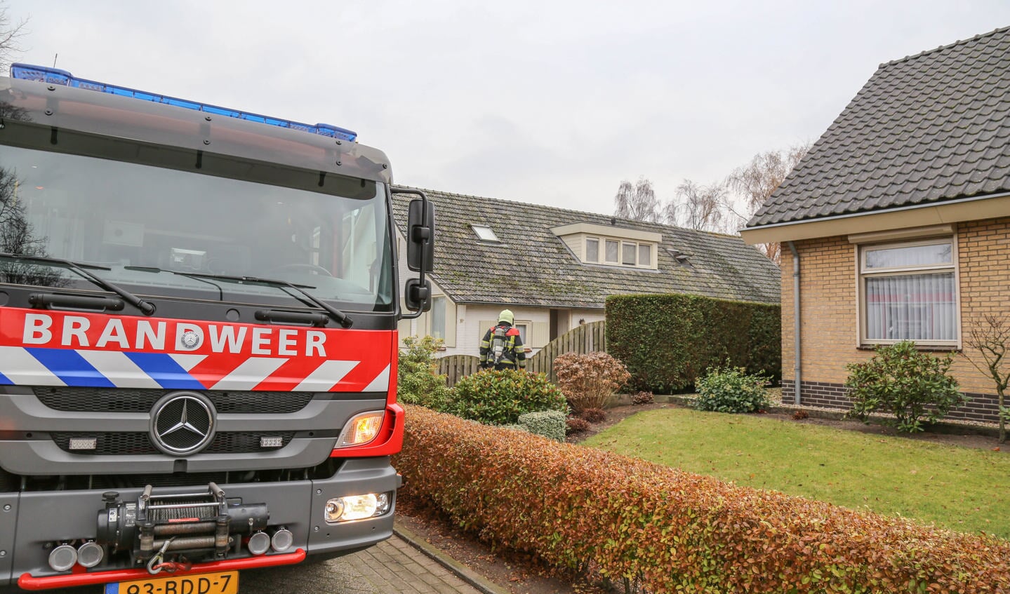 De brandweer had de brand snel onder controle ( Foto's : Maickel Keijzers / Hendriks Multimedia )