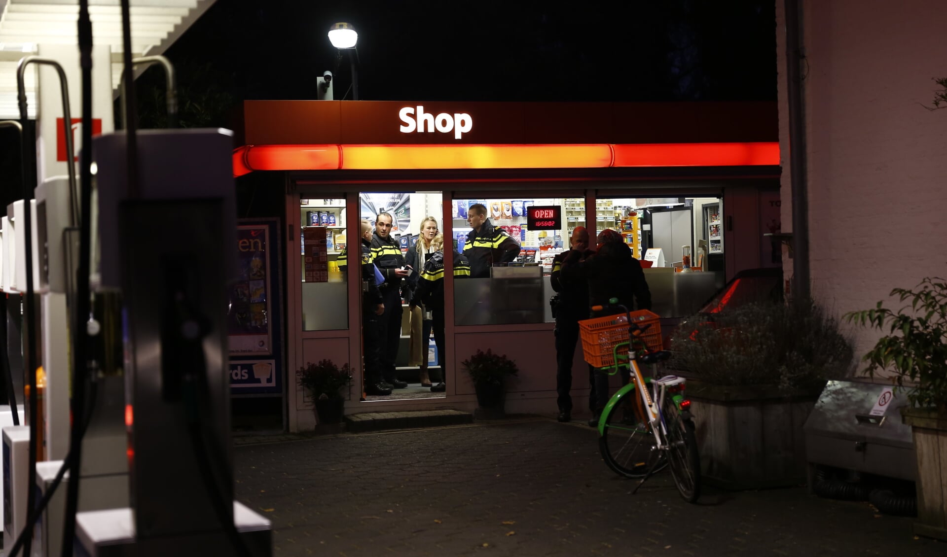 Het Total-tankstation aan 't Zand in Cuijk werd donderdag overvallen. (foto: SK-Media)
