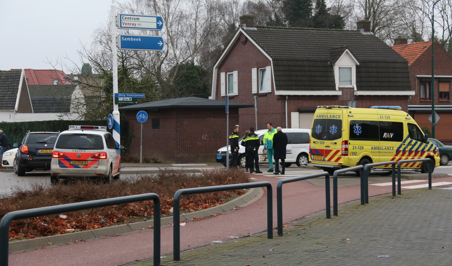 Vrouw aangereden op Rochusrotonde in Boxmeer: automobilist doorgereden. (foto: SK-Media)