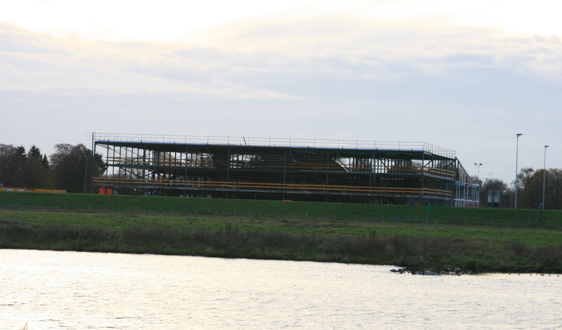 De nieuwbouw van het Merletcollege in Cuijk is aanbouw.