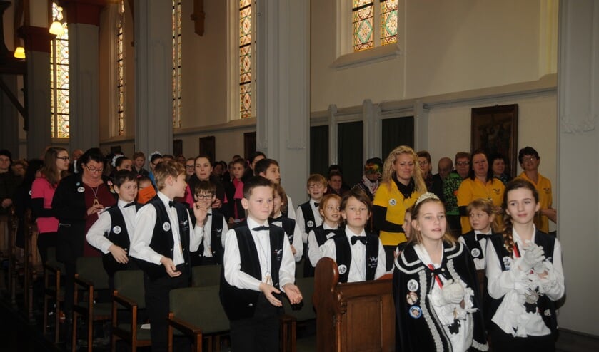 De carnavalsmis werd druk bezocht in de Zijtaartse Sint-Lambertuskerk (Foto's Aard van Hoof)