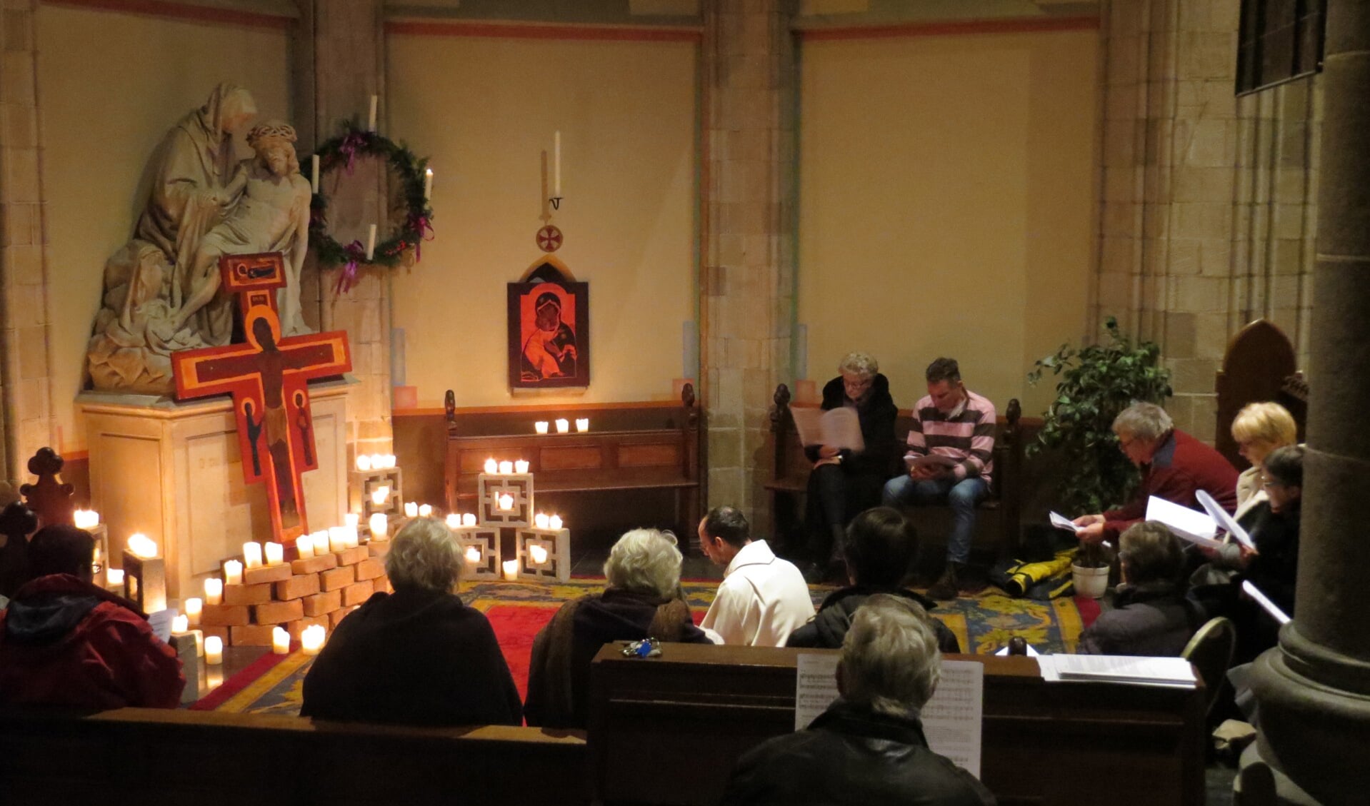 Taizé-viering in de St. Martinuskerk in Cuijk.