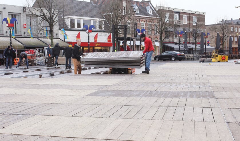 De opbouw van het Ossekoppenplein startte donderdag. (Foto: Hans van der Poel)