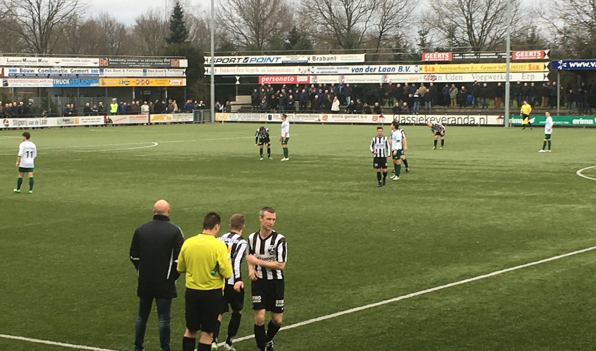 Mark van Dijk wordt in 75e minuut uit voorzorg gewisseld bij 3-0 stand