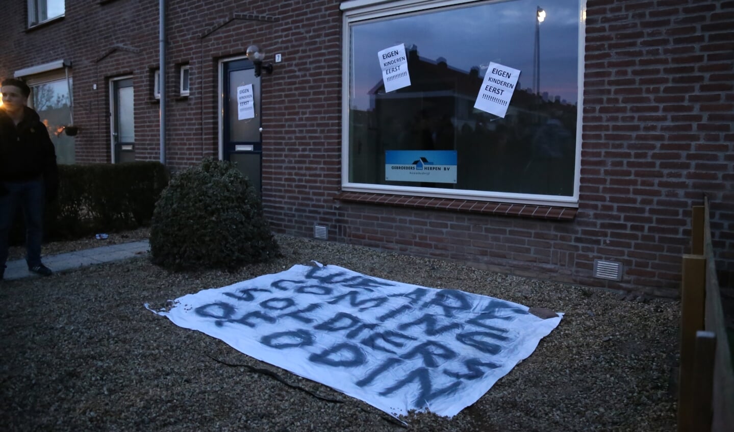 Drukte bij demonstratie in Oss ( Foto's : Maickel Keijzers / Hendriksmultimedia )