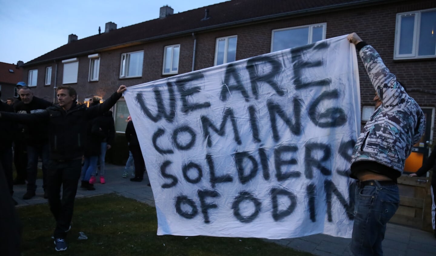 Drukte bij demonstratie in Oss ( Foto's : Maickel Keijzers / Hendriksmultimedia )