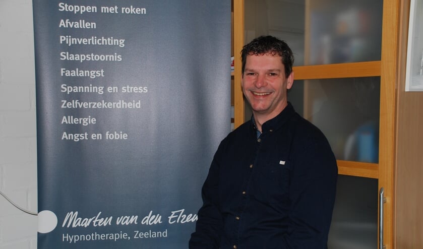 Maarten van den Elzen in zijn praktijk in Zeeland.  