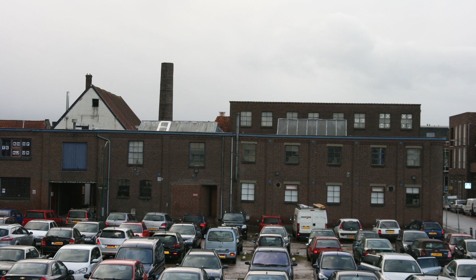 Parkeerterrein aan Deken van den Ackerhof wordt verhard.