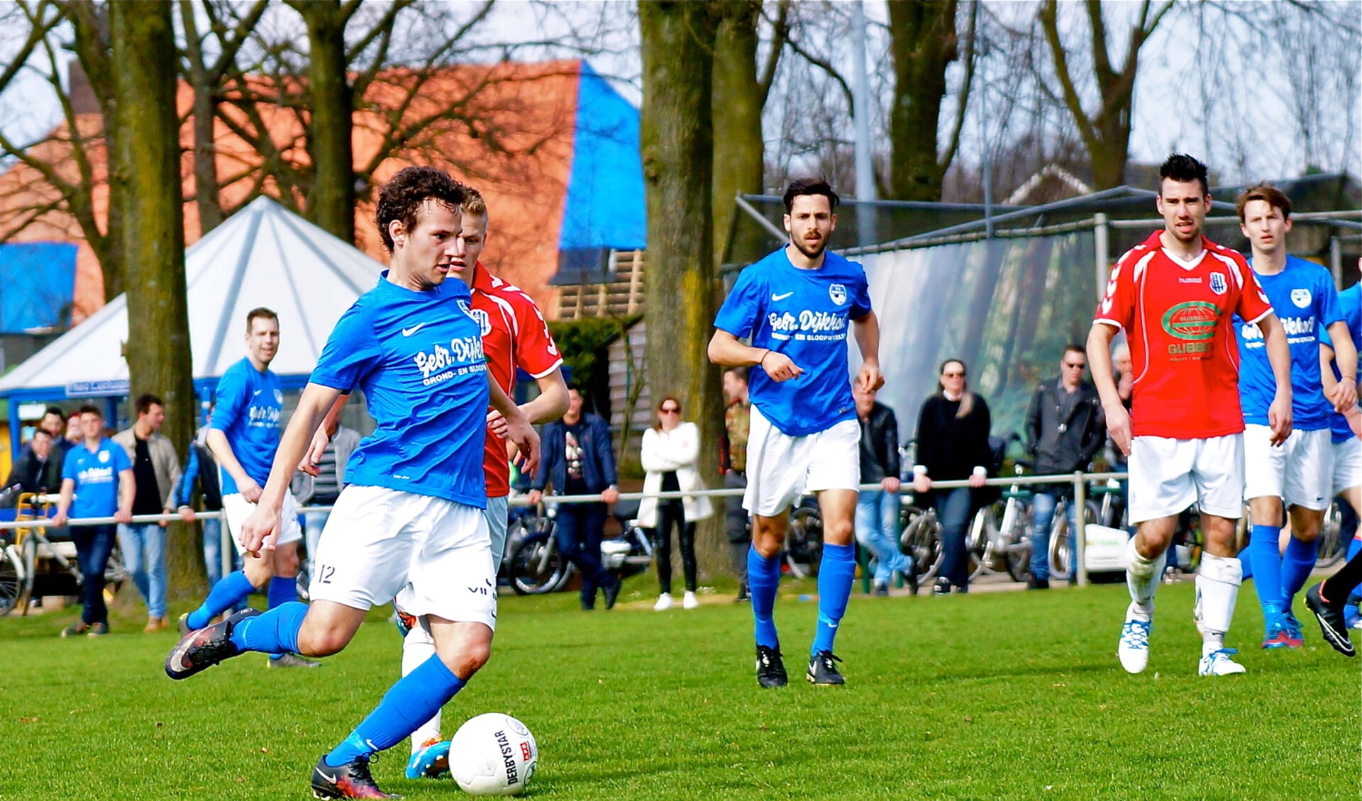 Heeswijk won met 3-2 van Helvoirt (Foto Hans Heesakkers)