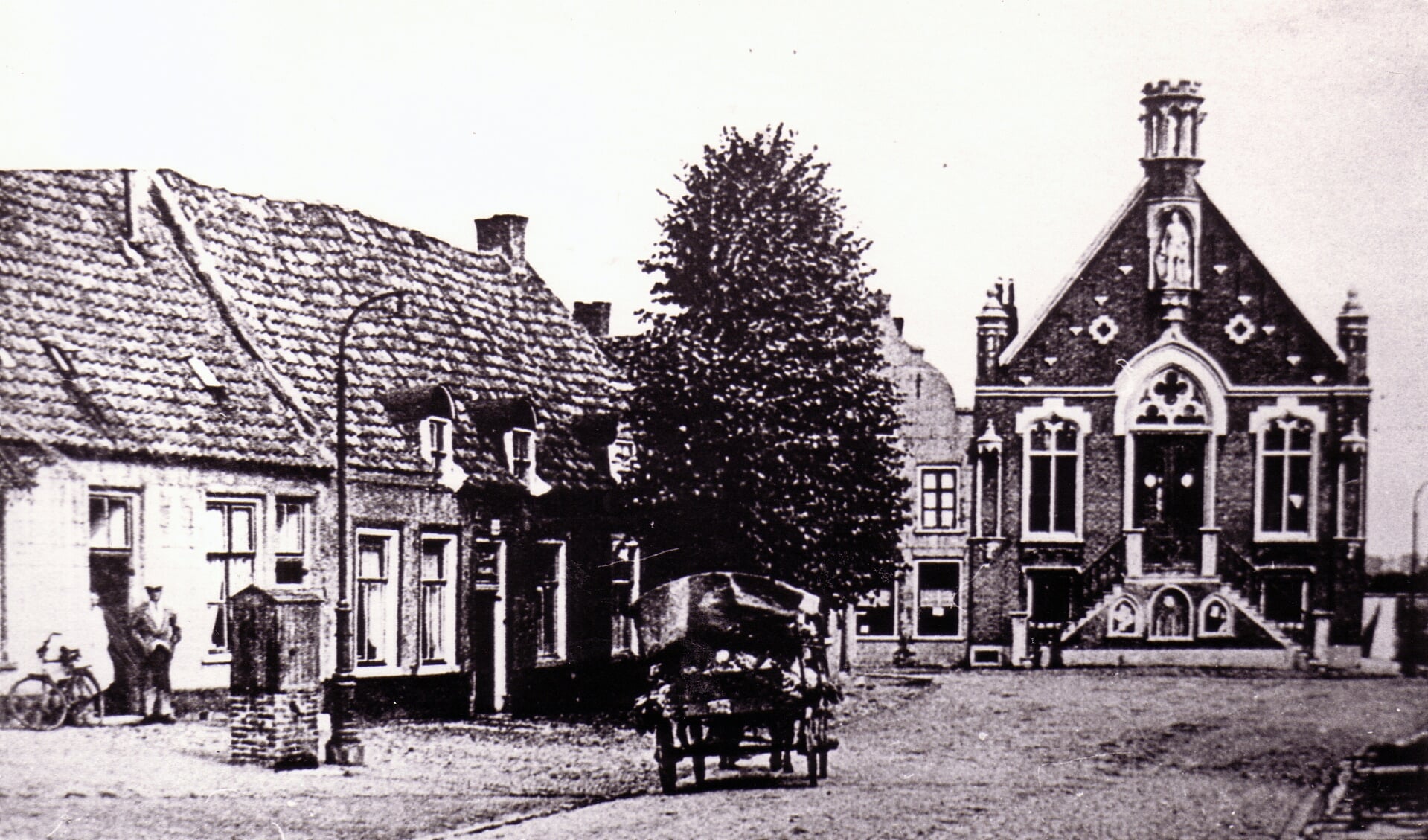 Maasstraat in Cuijk in de jaren veertig. (foto: Jos Janssen/Foto Archief Dienst Cuijk)