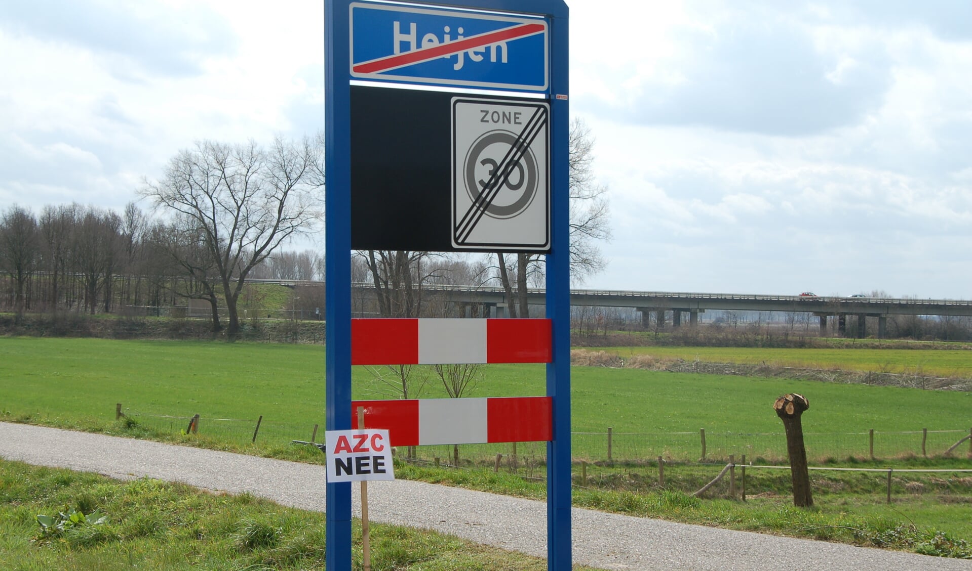 Met het raadsvoorstel wil het Gennepse college toestanden, zoals eerder dit jaar in Heijen, voorkomen. (foto: Jos Gröniger) 