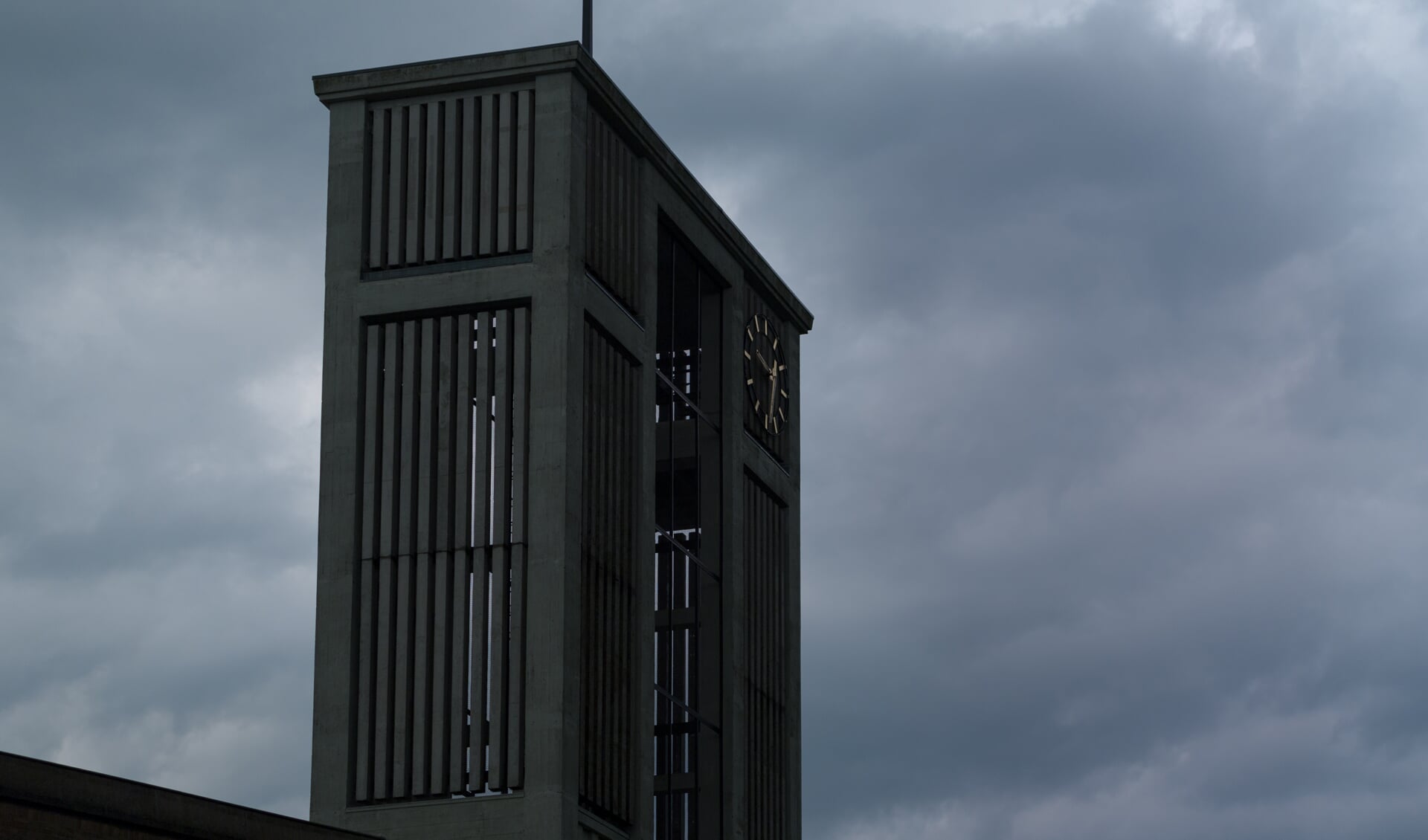 'Kwartiermakers' moeten de impasse in de Overloonse kerk doorbreken. (foto: Albert Hendriks)
