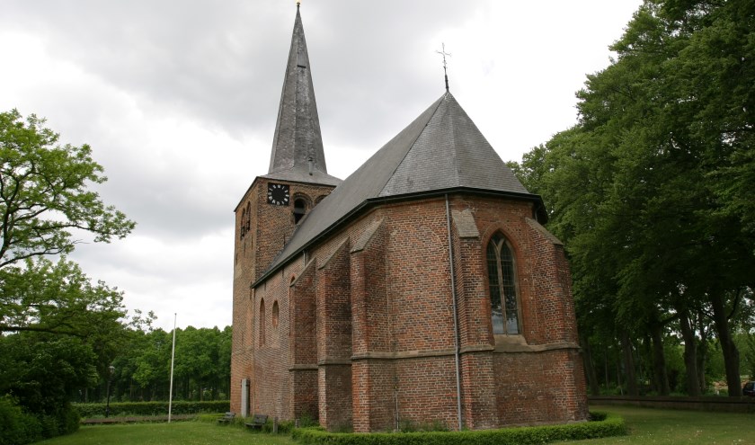 De toren van de Sint Vincentiuskerk in Velp wordt gerestaureerd.  