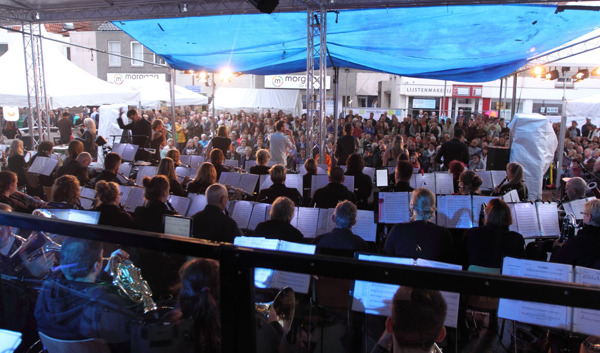 Vierdaagse Orkest op Raadhuisplein in 2015. (foto: Rob van Hassel)