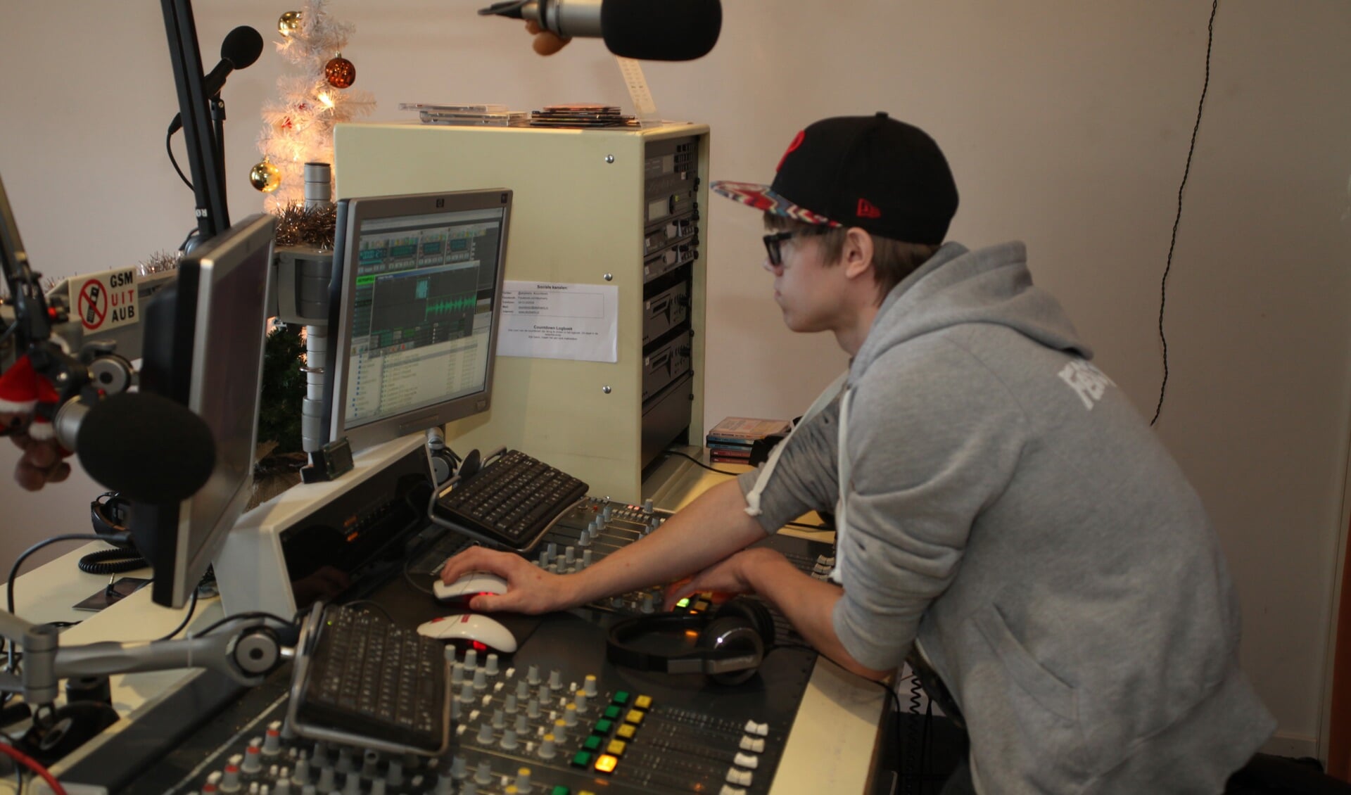De studio van SkyLine Radio (Foto's Peter Kuijpers)