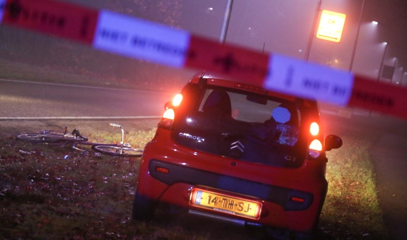 De politie is op zoek naar getuigen van het ongeval in Oss ( Foto's : Maickel Keijzers / Hendriks multimedia )