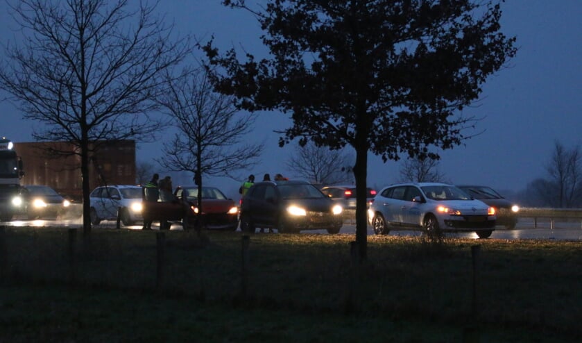 Weer chaos op A73 bij Beers na aanrijdingen. (foto: SK-Media)