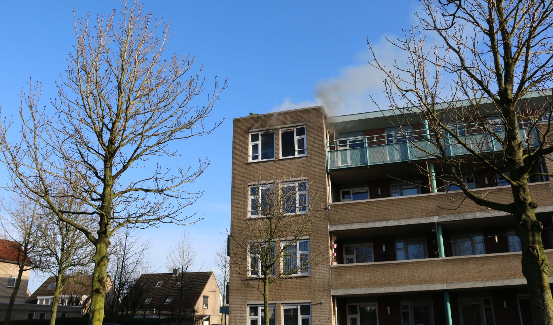 Woningbrand aan de Zuring in Cuijk. (foto: SK-Media)