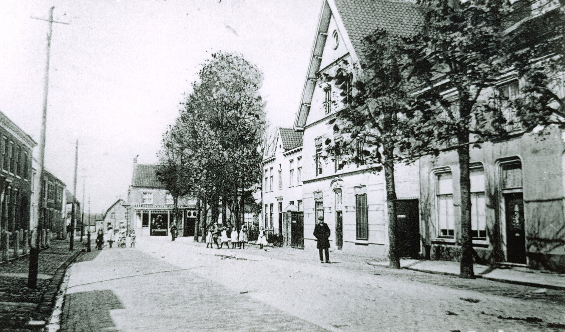 Restaurant De Gouden Leeuw stond vroeger in de Grotestraat in Cuijk. (foto: Foto Archiefdienst Cuijk)