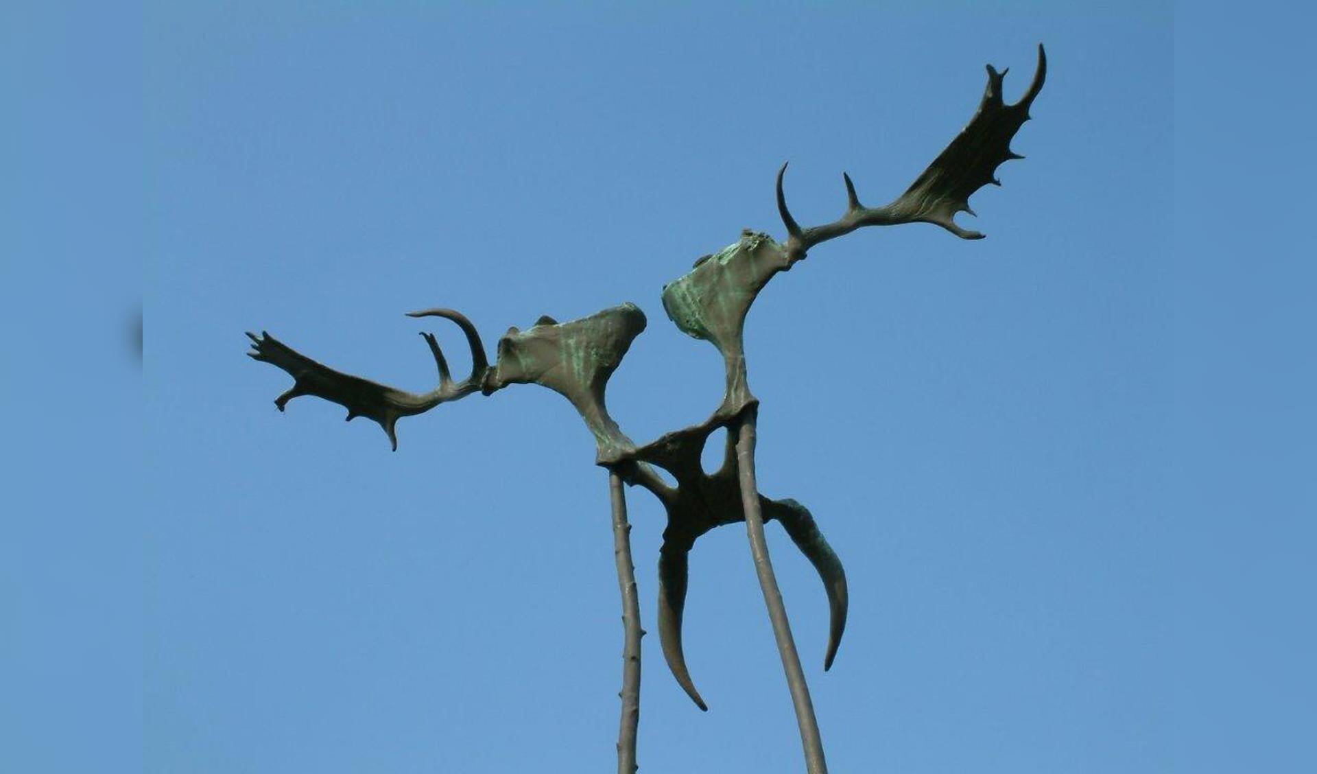 Expositie bronzen beelden in Garnizoenskerk.