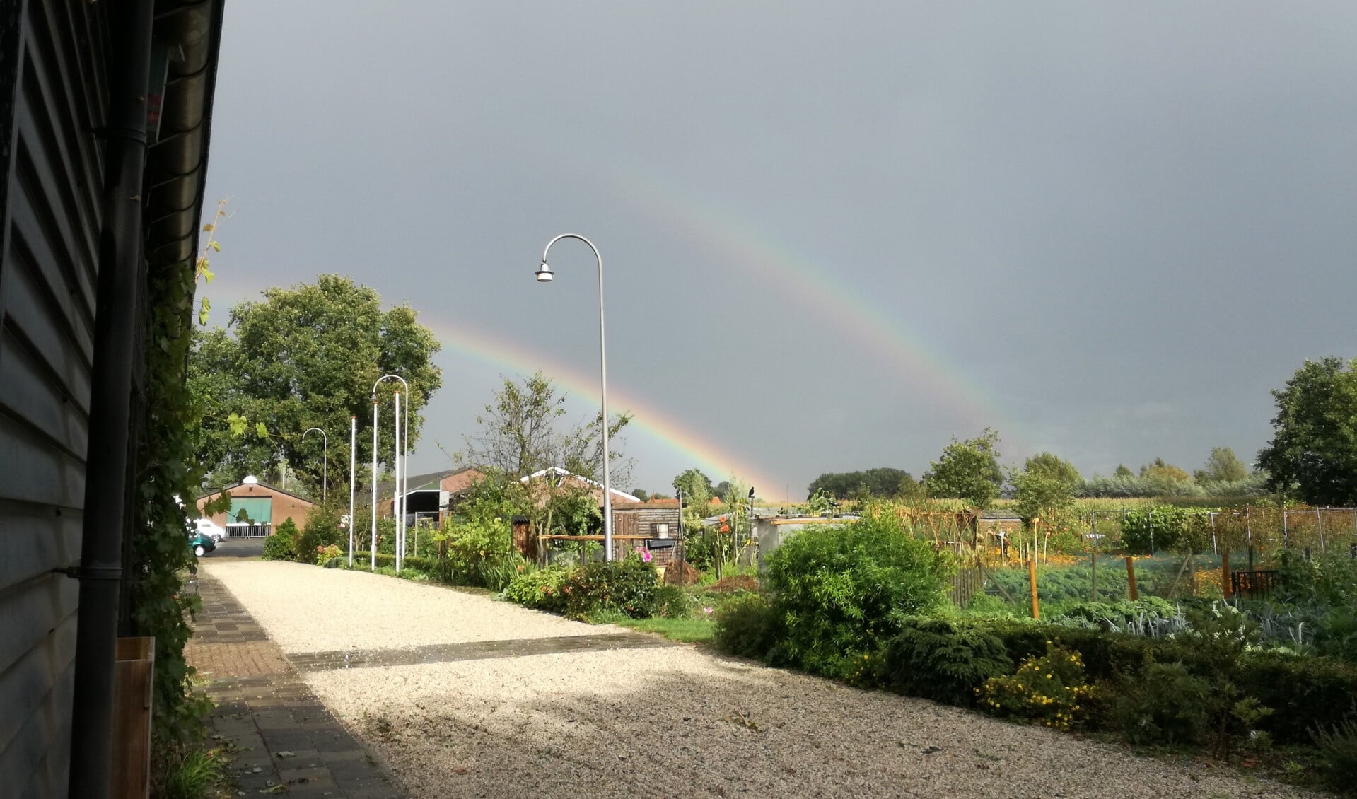 Een dubbele regenboog bij het Heemhuis.