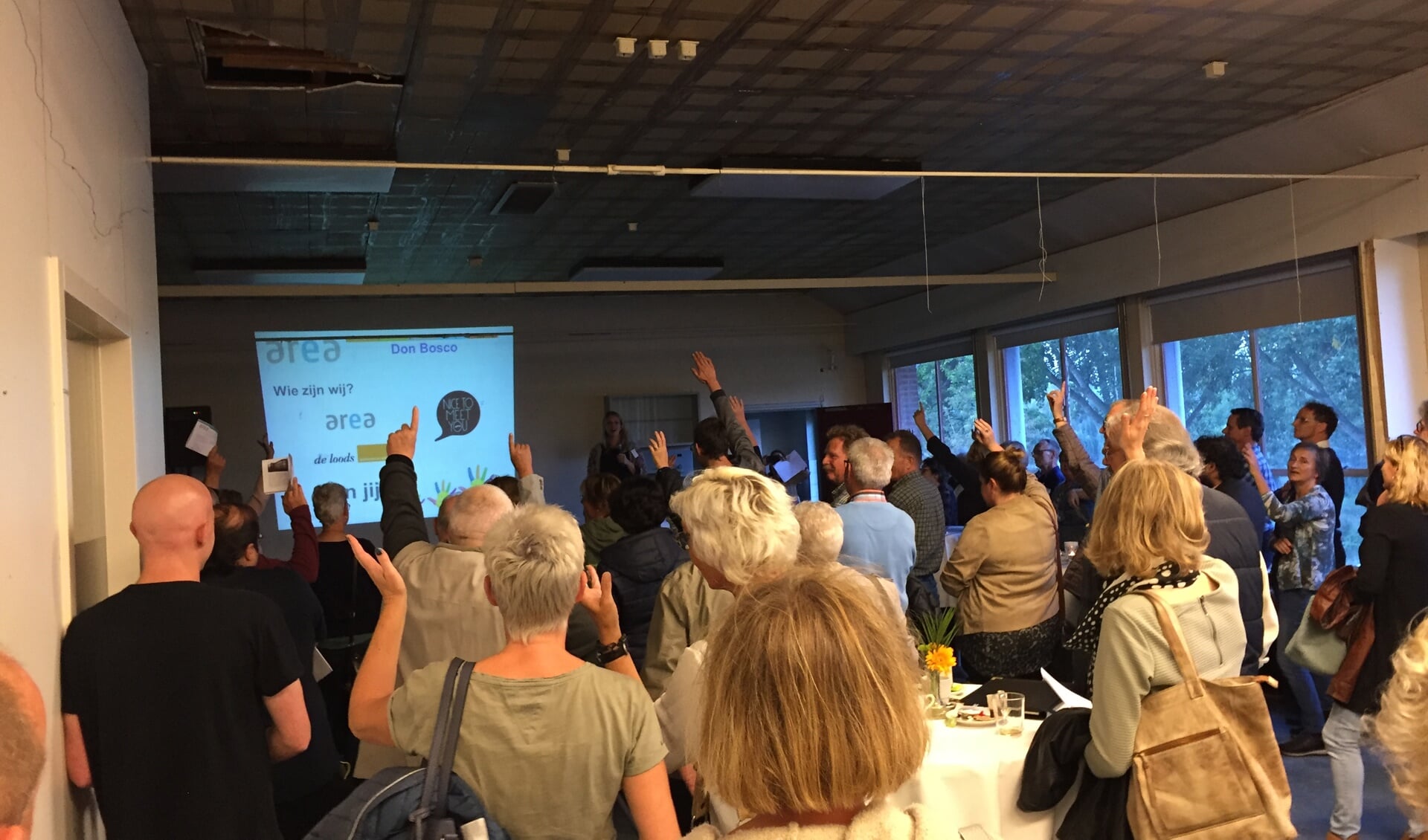 Belangstellenden tijdens de informatieavond over de ontwikkeling van de Don Boscoschool aan de Beatrixsingel in Veghel