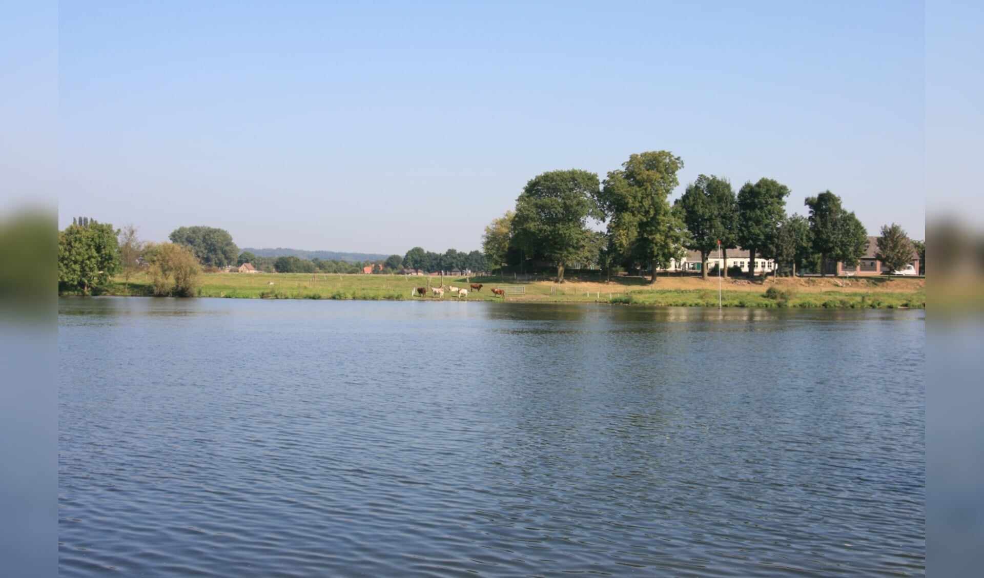 Het waterschap wil dat ook de dijken langs de Maas veilig blijven. 