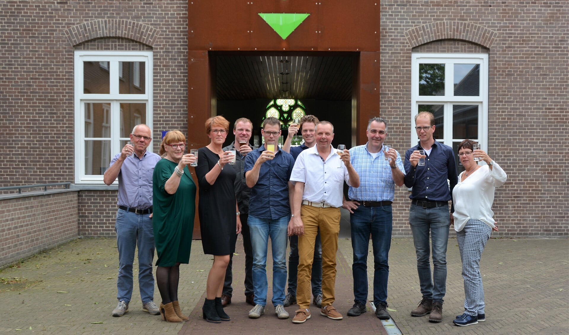 De gouden sponsoren Machinaal Timmerbedrijf van der Linden BV, Rabobank, Eethuis De Reiger, Kleijngeld (Foto: José van den Dungen).